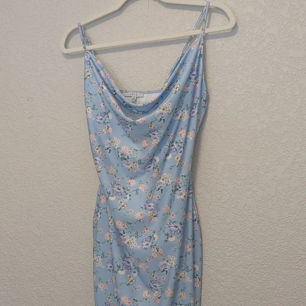 Iris light blue floral sleeveless cowl neck fitted midi dress - Picture 6 of 13